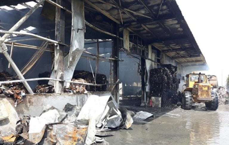 Καταστράφηκε πλήρως το εργοστάσιο ανακύκλωσης στη Σίνδο