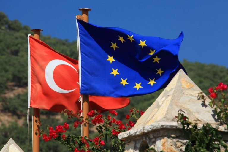 Εκθεση – καταπέλτης της Κομισιόν για την Τουρκία: «Απομακρύνεται συνεχώς από την ΕΕ»