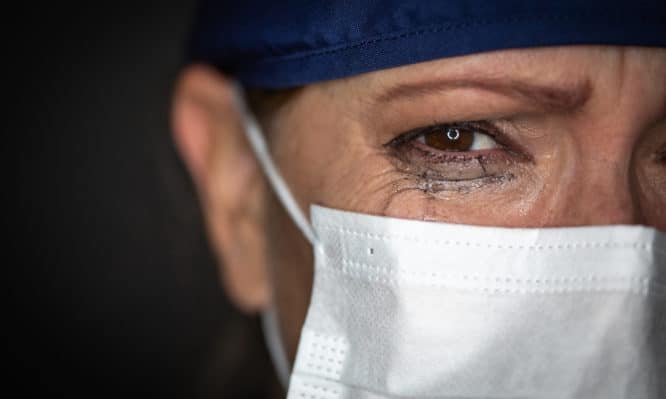 Κορωνοϊός: Γιατροί και οι νοσηλευτές που “έπεσαν” ηρωικά στο καθήκον – Ατελείωτη θλίψη