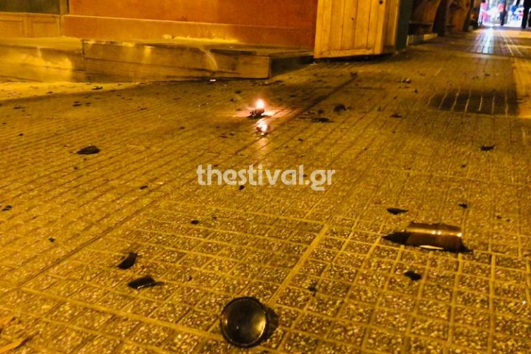 Θεσσαλονίκη: Κουκουλοφόροι επιτέθηκαν με μολότοφ σε διμοιρία και περιπολικό (VIDEO)