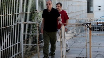 Αναστέλλει την απεργία πείνας ο Δ. Κουφοντίνας