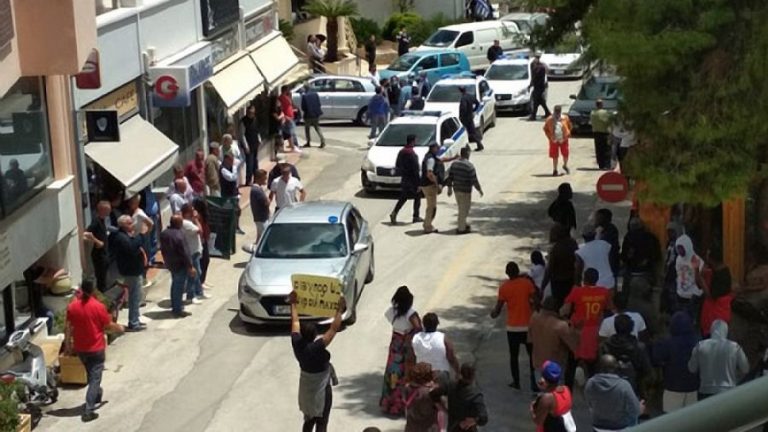 Κρανίδι: Μετανάστες έσπασαν την καραντίνα και έκαναν πορεία στο Πόρτο Χέλι