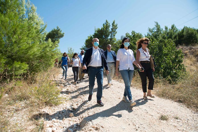 Επίσκεψη Κωστή Χατζηδάκη στην Πεντέλη: Στόχος η περιβαλλοντική προστασία και ανάδειξη του βουνού