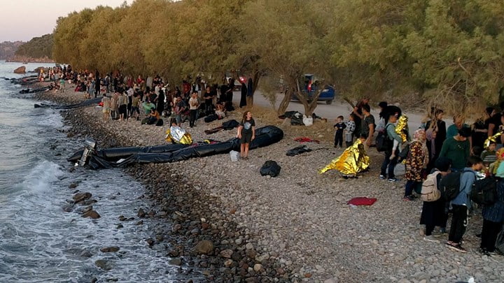 Περισσότεροι από 500 μετανάστες πέρασαν στη Λέσβο – Ασφυξία στη Μόρια