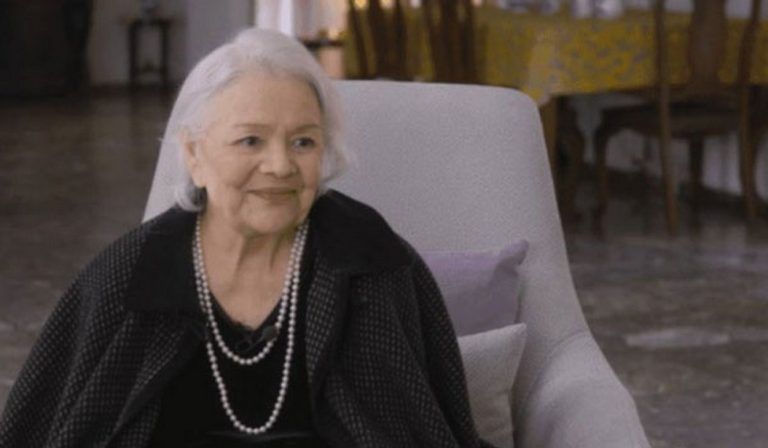 Μαίρη Λίντα: Η συγκίνησή της μετά από απρόσμενη επίσκεψη που δέχτηκε στο Γηροκομείο