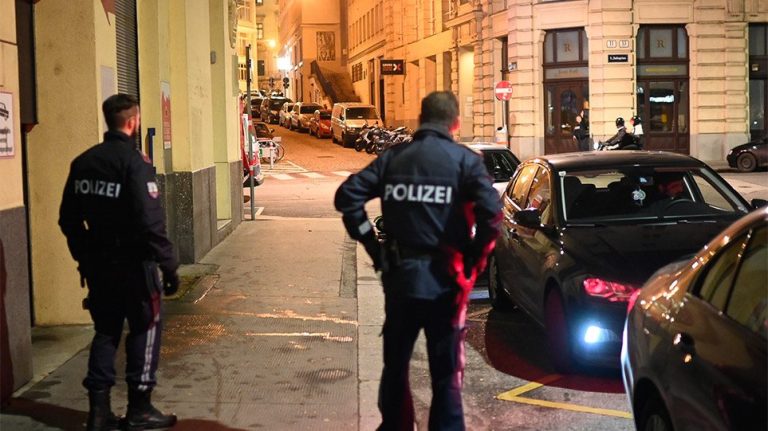 Επίθεση στη Βιέννη: Χειροπέδες σε ισλαμιστή στην πόλη Λιντς