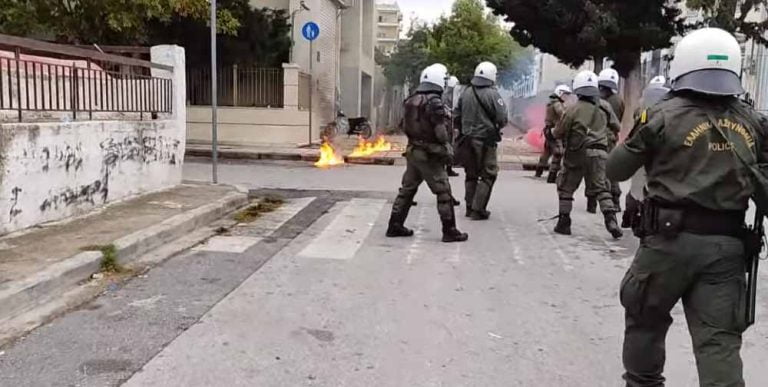 Εκπαιδευτικός για το ΕΠΑΛ Σταυρούπολης: Έχει μαζευτεί έξω από το σχολείο όλη η Χρυσή Αυγή της Θεσσαλονίκης (video)