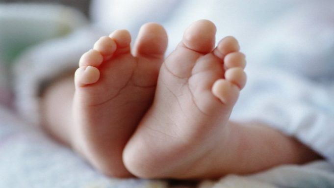 Τι είναι το σύνδρομο ανατάραξης μωρού και ποιες βλάβες επιφέρει