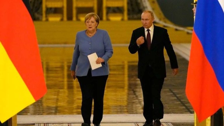 Το Κρεμλίνο ανακοίνωσε ότι ο Πούτιν μίλησε ξανά στη Μέρκελ για τη Λευκορωσία, διαμαρτυρήθηκε για το ΝΑΤΟ και την Ουκρανία