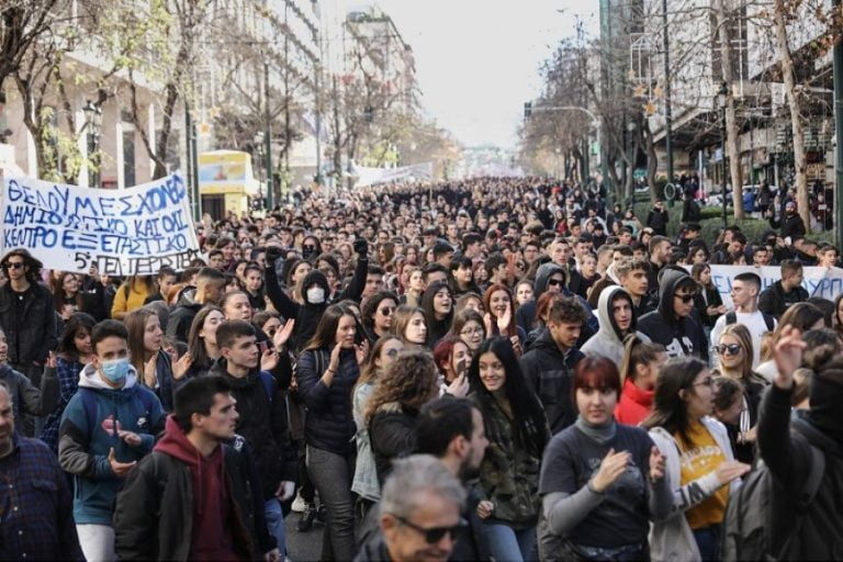 Αθήνα: Μαθητικό συλλαλητήριο για να μην γίνει εξίσωση των πτυχίων κολεγίων – ΑΕΙ