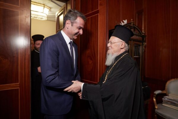 Κυρ. Μητσοτάκης: Ο κατώτατος μισθός από σήμερα διαμορφώνεται στα 880 ευρώ και μέχρι το 2027, 950 ευρώ