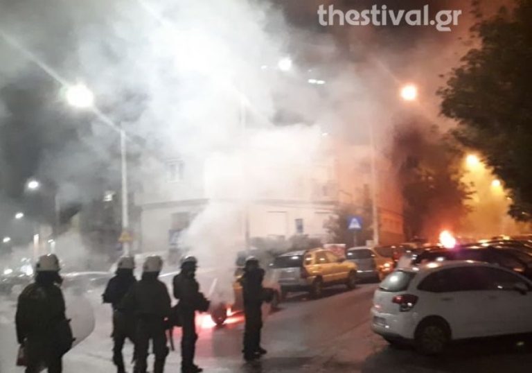 Μολότοφ στο κέντρο της Θεσσαλονίκης- Φωτιά σε σταθμευμένα ΙΧ (ΦΩΤΟ&VIDEO)