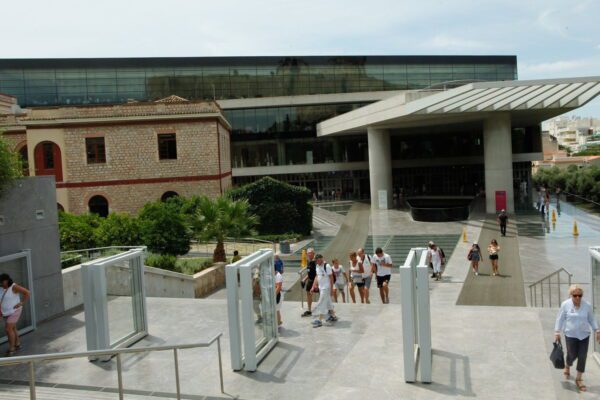 Το Μουσείο Ακρόπολης γιόρτασε τα 13α γενέθλιά του - Μενδώνη: Σύντομα το ν/σ για τα πέντε μεγάλα μουσεία
