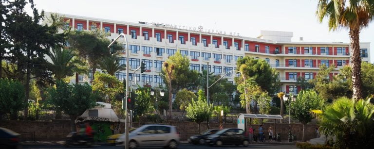 Κορωνοϊός: Αποκλειστική νοσηλεία ασθενών στο ΝΙΜΤΣ και στο ιδιωτικό κέντρο Attica