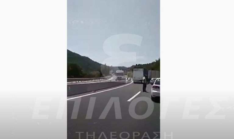 Σέρρες: Δίπλωσε νταλίκα στην Εθνική Οδό Σερρών- Θεσσαλονίκης- video