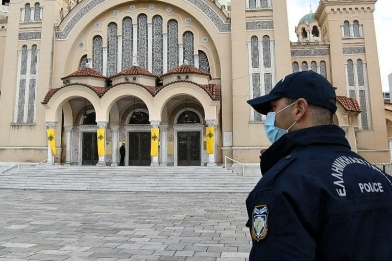 Θεσσαλονίκη: Πρόστιμο 1.500 ευρώ σε ιερέα που τελούσε Θεία Λειτουργία παρουσία πιστών