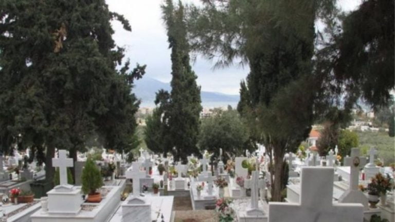 Μεσσηνία: Ξέθαψαν νεκρή και βεβήλωσαν τάφους