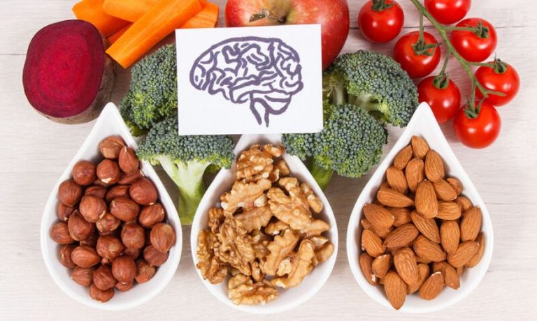Οι 5 τροφές που “θωρακίζουν” τον εγκέφαλο από τις εκφυλιστικές νόσους