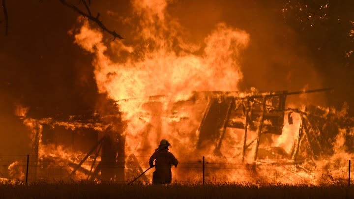 Αυστραλία: Οι πυροσβέστες περνούν τα Χριστούγεννα στις φωτιές