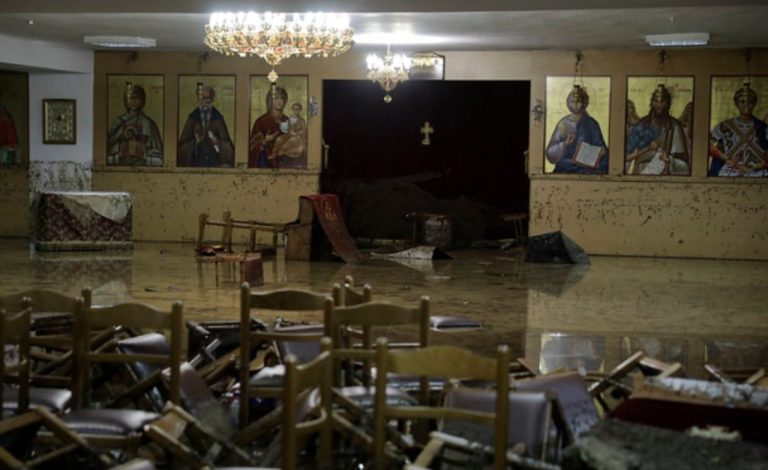 Σταυρός Θεσσαλονίκης : Ολοσχερής καταστροφή ναού από τις πλημμύρες -Εικόνες και σκεύη μέσα στη λάσπη [εικόνες]