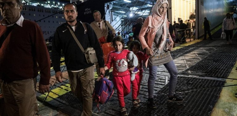 Μεταναστευτικό: Στον Πειραιά 155 πρόσφυγες και μετανάστες