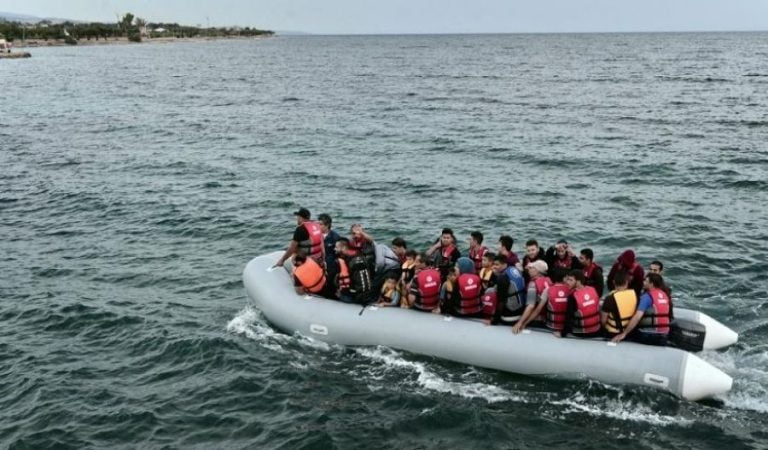 Κεφαλονιά: Εντοπίστηκε σκάφος με 35 πρόσφυγες στην Παλλική