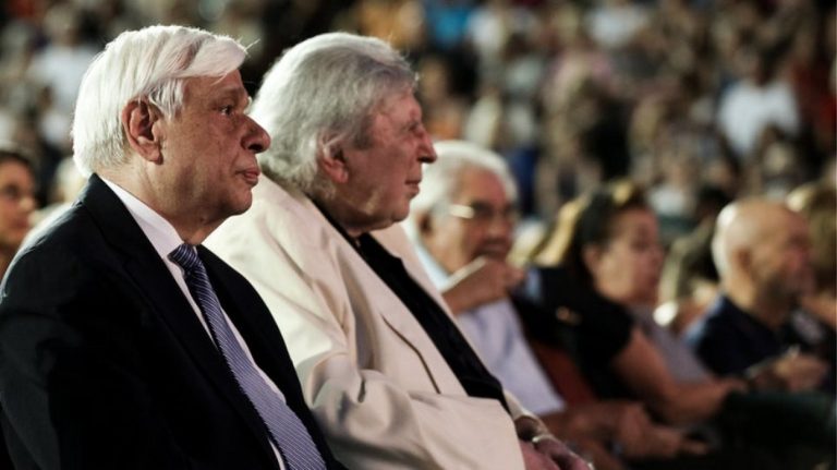 Ευχές Παυλόπουλου σε Μίκη για τα 94α γενέθλιά του