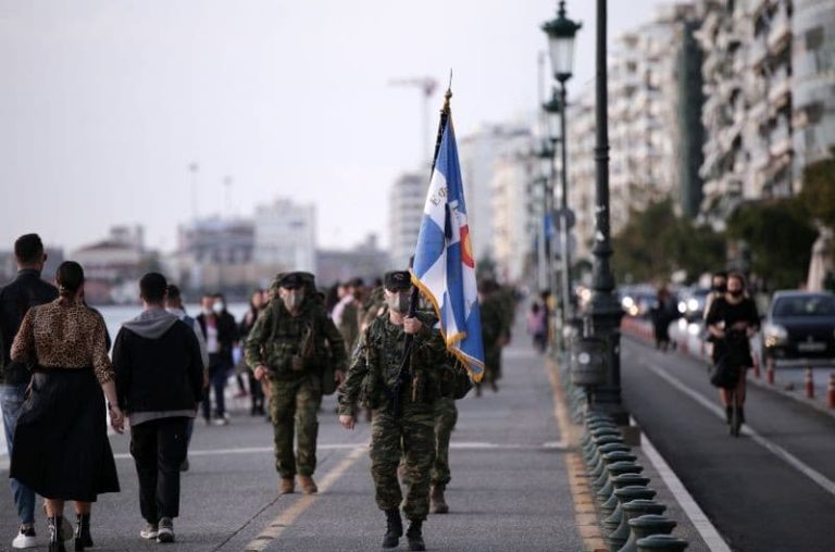 Έφτασε στη Θεσσαλονίκη η πορεία αναπαράστασης απελευθέρωσης της πόλης
