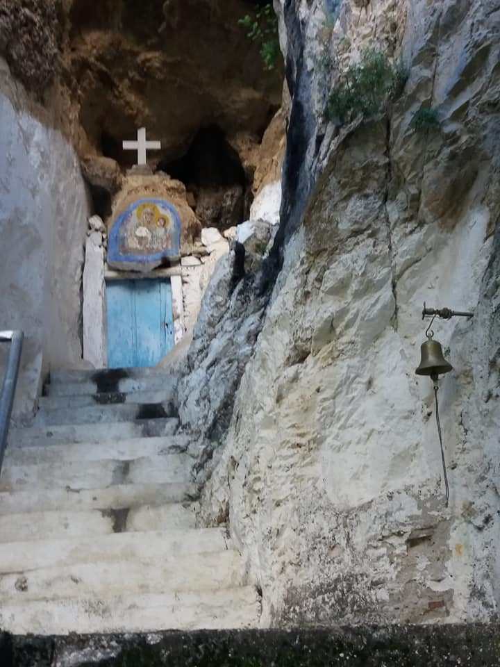 Σέρρες: Το Προσκύνημα της Αναλήψεως κρυμμένο μέσα σε βράχους στο ακριτικό Αχλαδοχώρι