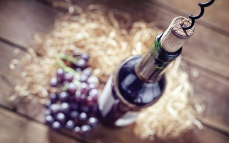 Πώς αποθηκεύουμε σωστά το ανοιγμένο μπουκάλι κρασιού