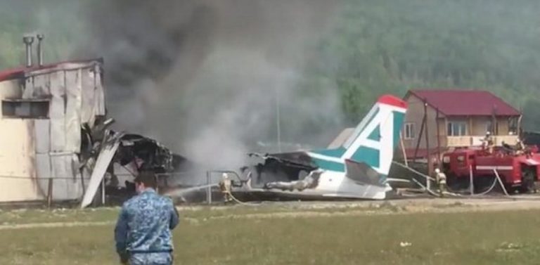 Ρωσία: Δύο νεκροί και 19 τραυματίες από αναγκαστική προσγείωση αεροσκάφους