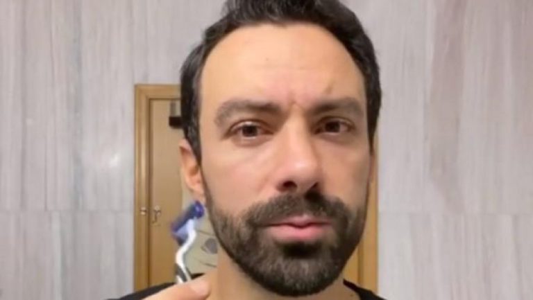 Ο Σάκης Τανιμανίδης ξυρίστηκε μετά από 10 χρόνια! (VIDEO)