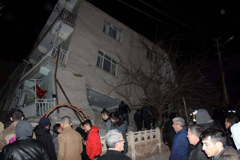 Σεισμός στην Τουρκία: Εξανεμίζονται οι ελπίδες για επιζώντες στα συντρίμμια – Πολικές θερμοκρασίες στην περιοχή