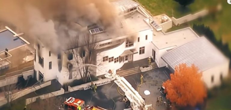 Φρίκη στις ΗΠΑ: Σκότωσαν και έκαψαν οικογένεια ομογενούς στο σπίτι τους (video)