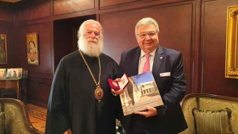 Αίγυπτος: Συνάντηση του Πατριάρχη Θεόδωρου με τον γγ Απόδημου Ελληνισμού Ιω. Χρυσουλάκη