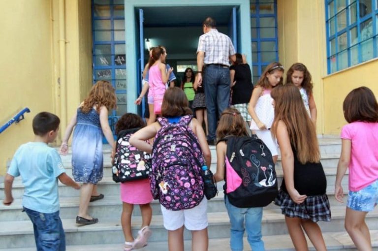 Σχολεία: Δεν θα ανοίξουν με «κανονικότητα» στις 7/9 -Τι «βλέπουν» οι Επιδημιολόγοι