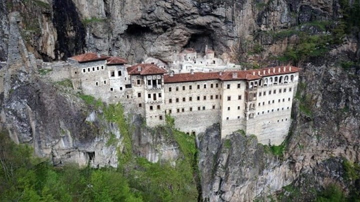 Άνοιξε μετά από τέσσερα χρόνια το μοναστήρι της Παναγίας Σουμελά στον Πόντο
