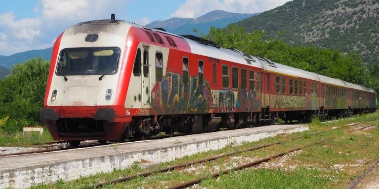 Θεσσαλονίκη: Τρένο παρέσυρε γυναίκα – Νοσηλεύεται σε σοβαρή κατάσταση