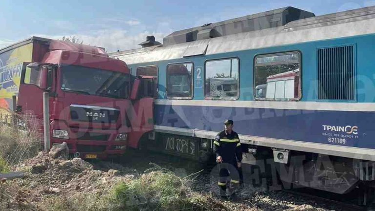Τρένο συγκρούστηκε με φορτηγό έξω από τη Θεσσαλονίκη