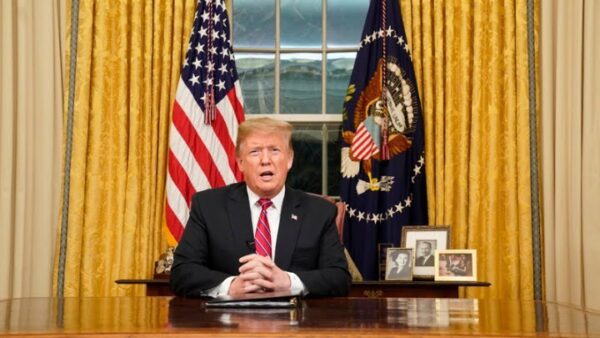 Τραμπ: Δασμοί 25% σε όλα τα εισαγόμενα αυτοκίνητα και ανταλλακτικά