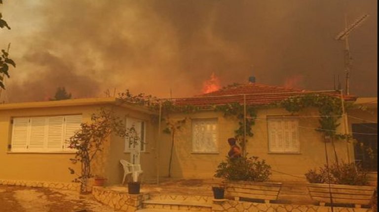 Φωτιά στη Ζάκυνθο: Δραματικές προσπάθειες της Πυροσβεστικής – Εκκενώθηκαν δύο χωριά