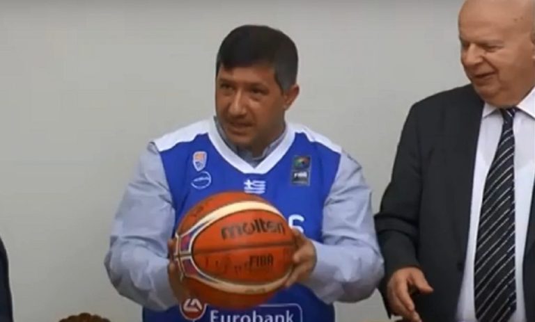 Έτοιμος για …αγώνα μπάσκετ ο πρόεδρος του ΟΠΑΚΠΑ (VIDEO)
