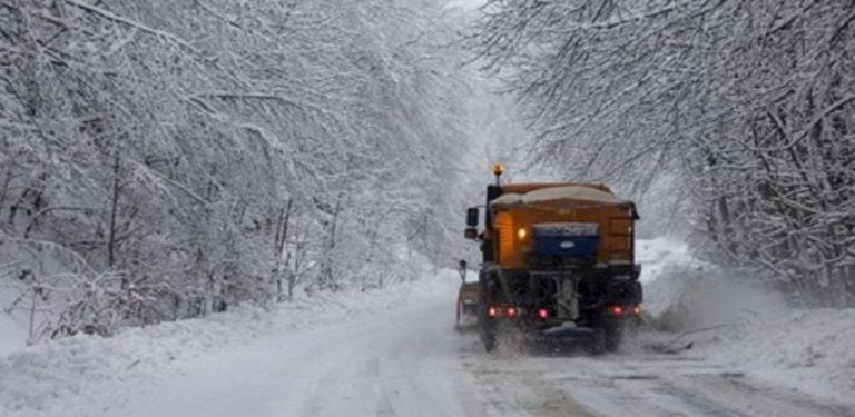 ΕΚΤΑΚΤΟ : Διακοπές κυκλοφορίας και χρήση αλυσίδων λόγω χιονοπτώσεων σε Μακεδονία και Θράκη