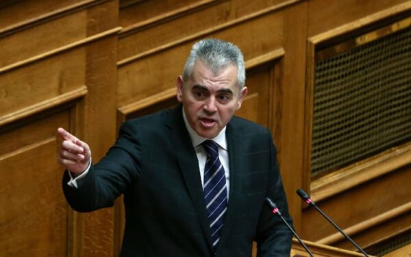 Έκρηξη μηχανισμού με γκαζάκια σε είσοδο πολυκατοικίας στα Πετράλωνα όπου διαμένει ο Μ. Χαρακόπουλος