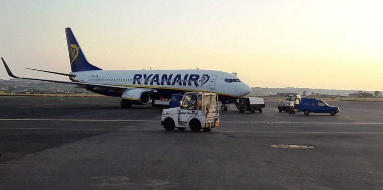 Ακινητοποιημένο για απολύμανση αεροσκάφος της Ryanair στη Θεσσαλονίκη λόγω κορωνοϊού