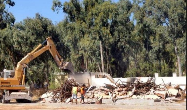 Κατεδαφίζονται οι αυθαίρετες κατασκευές στην Κασσάνδρα Χαλκιδικής