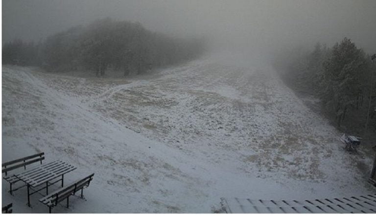 Σέρρες : Ξεκίνησαν τα πρώτα χιόνια στο χιονοδρομικό κέντρο του Λαϊλιά (φωτο)