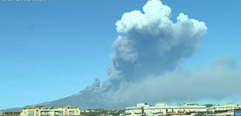 “Ξύπνησε” η Αίτνα-Έκρηξη στο υψηλότερο ηφαίστειο της Ευρώπης (video)