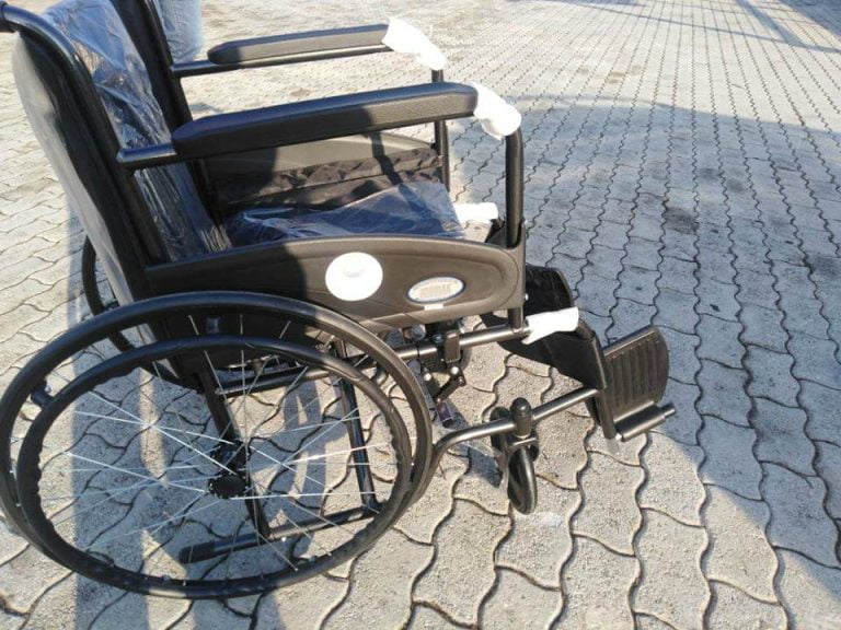 Οι εργαζόμενοι της Ένωσης Αγροτών Σερρών δώρισαν αναπηρικό αμαξίδιο στο Ειδικό Σχολείο Σερρών