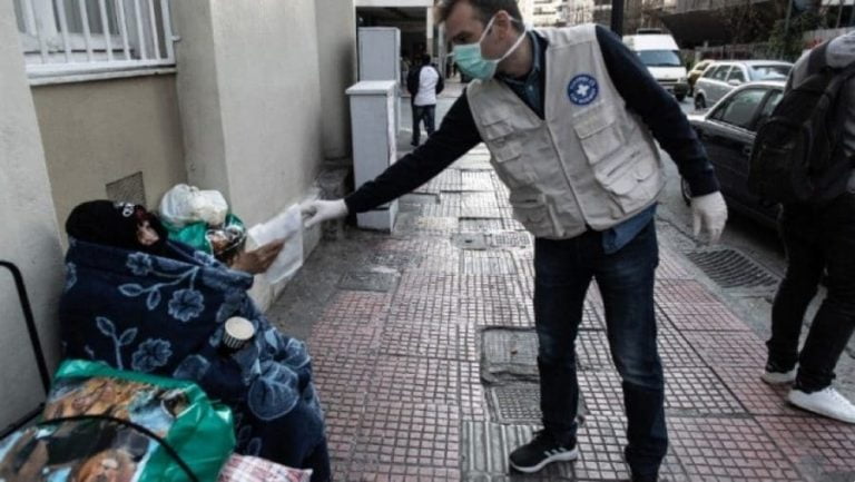 Έκτακτα μέτρα από τον Δήμο Αθηναίων για το κρύο – Ανοίγουν θερμαινόμενες αίθουσες για τους άστεγους